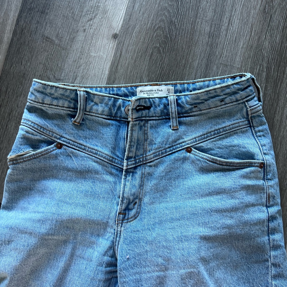 Abercrombie Curve Love 90s high rise relaxed jean - Picture 6 of 7